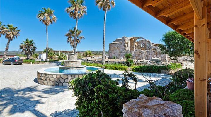 Oasis At Ayfilon Hotel Rizokarpaso Ngoại thất bức ảnh